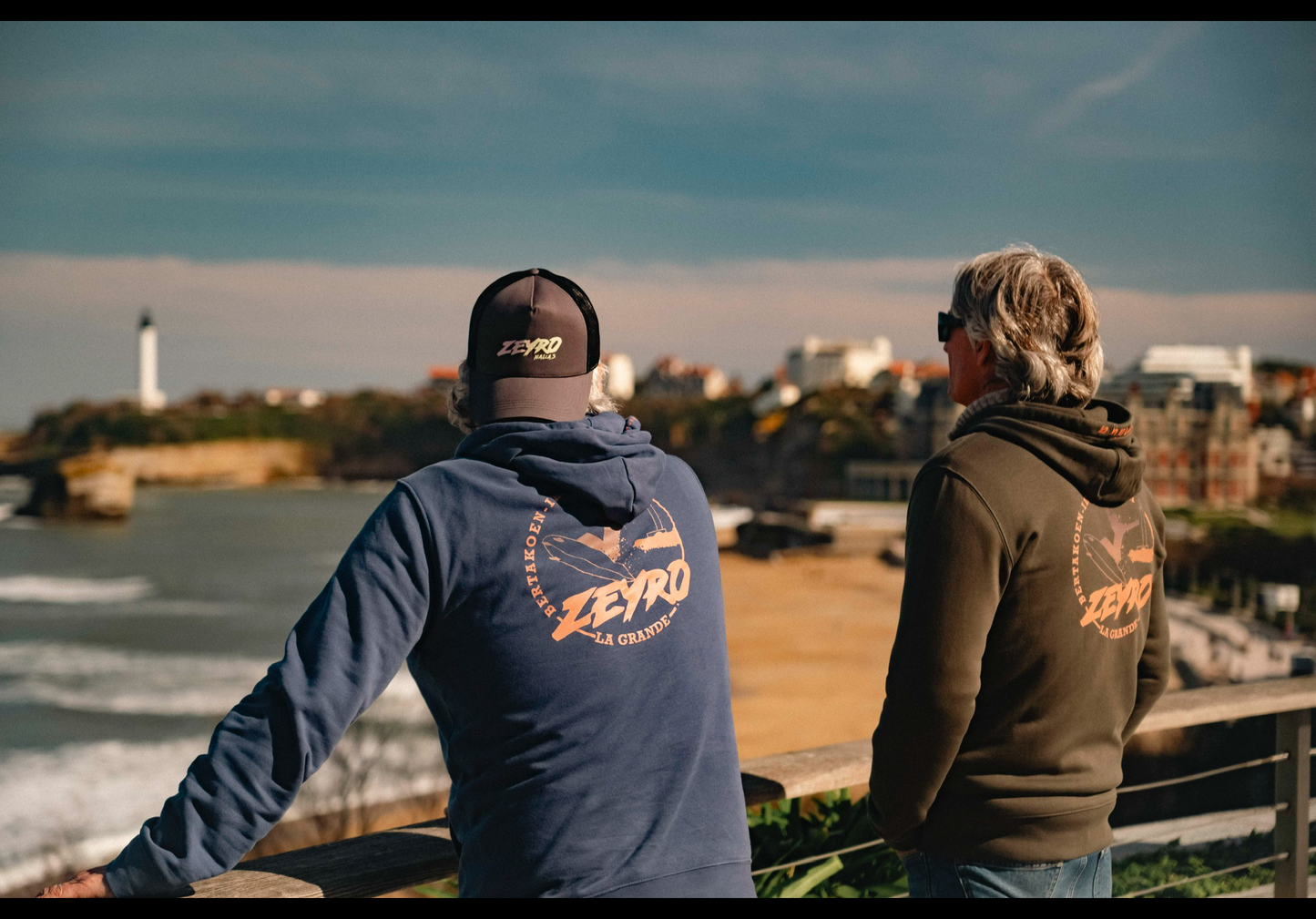 LA GRANDE sweat a capuche zippé